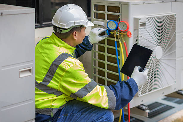Professional Hvac technician working in Memphis, TX
